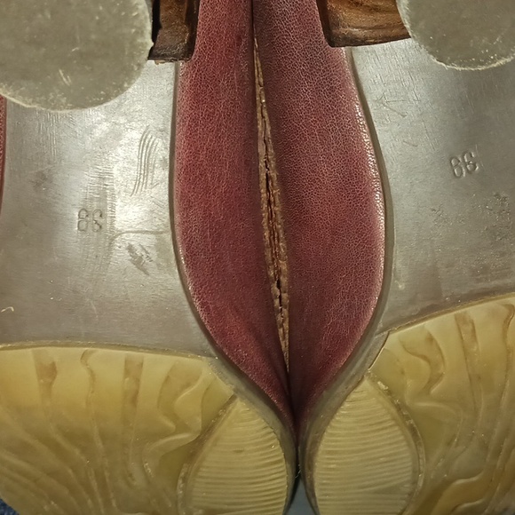 'Gold Button' Mary Jane heel - Picture 7 of 8